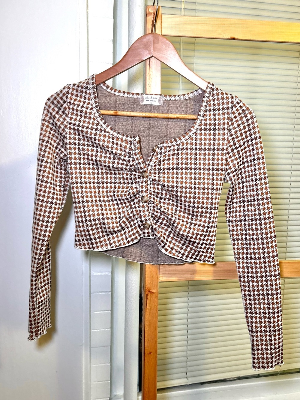 Altar’d State Houndstooth Long Sleeve Crop Top in Brown & White Button Down